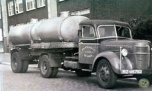 009 - Rotterdam VOLVO-melk tankwagen 3 asser Kent. HZ-95782 - Fa.W.M. 