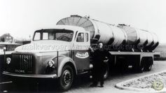002 - A.dam Volvo trekker met oplegger 2 tanken Sterovita 7x Kent.RN-0
